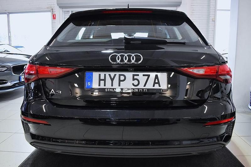 Begagnad Audi A3 Sportback Comfort 150 HK (110 kW) 2023 Svart Halvkombi