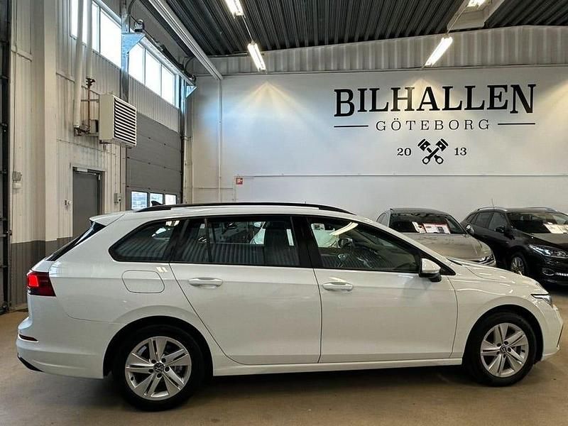 Begagnad VW Golf VII 150 HK (110 kW) 2021 Vit Halvkombi