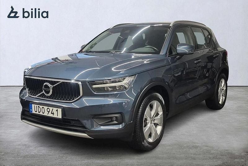 Mörkblå Begagnad 2020 Volvo XC40 Momentum SUV | 319 000 kr (Marknadspris) - Bild 1/3