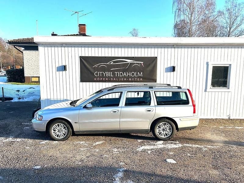 Grå Begagnad 2005 Volvo V70 Kinetic Kombi | 24 500 kr (Bra pris) - Bild 1/4