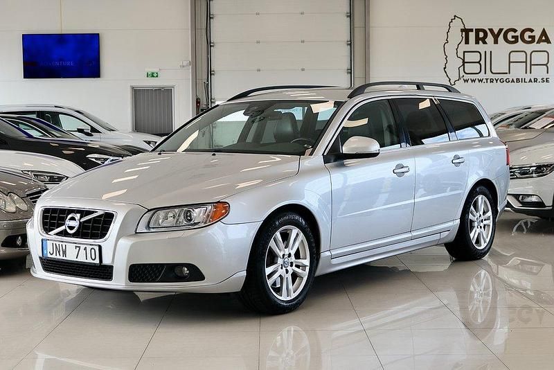 Ljusgrå (grå) Begagnad 2012 Volvo V70 Momentum Kombi | 179 000 kr (Dyr) - Bild 1/4