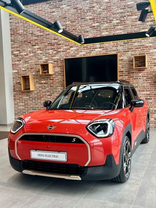 Röd Ny 2024 Mini Aceman Favoured SUV | 565 100 kr - Bild 1/1