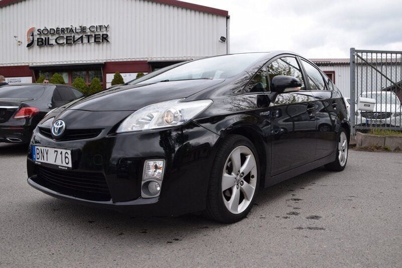 Svart Begagnad 2010 Toyota Prius Halvkombi | 99 990 kr (Marknadspris) - Bild 1/4
