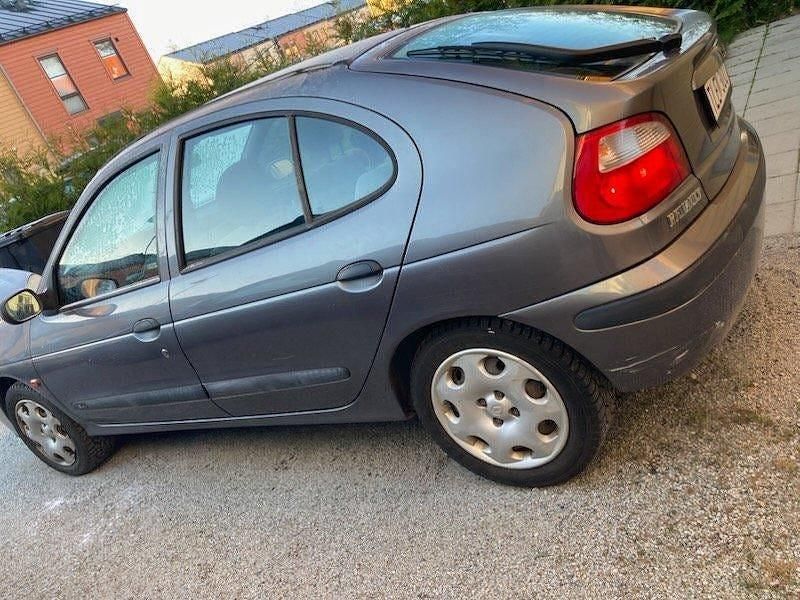 Begagnad 2002 Renault Mégane II Authentique Halvkombi | 20 000 kr (Marknadspris) - Bild 1/4