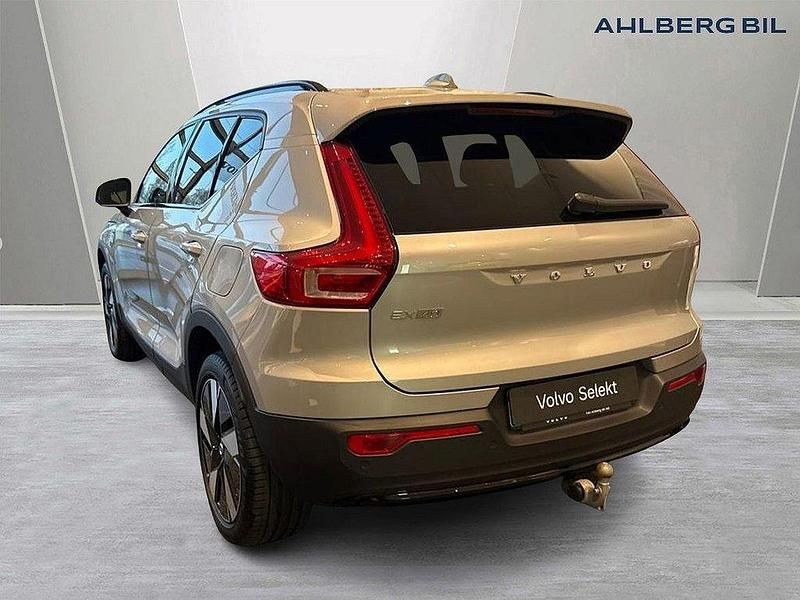 Begagnad Volvo EX40 Plus 188 kW (256 HK) 2024 Silver SUV