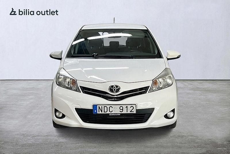 Begagnad Toyota Yaris Active 99 HK (72 kW) 2013 Vit Halvkombi