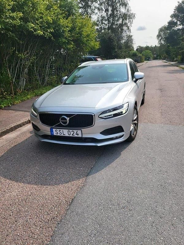 Silver Begagnad 2018 Volvo V90 Momentum Kombi | 289 000 kr (Dyr) - Bild 1/4