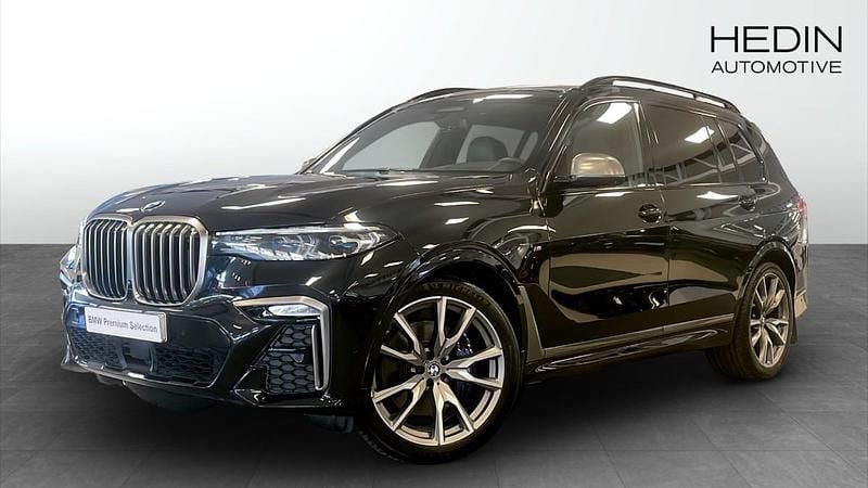 Svart (black) Begagnad 2019 BMW X7 M Sport SUV | 758 700 kr (Marknadspris) - Bild 1/4