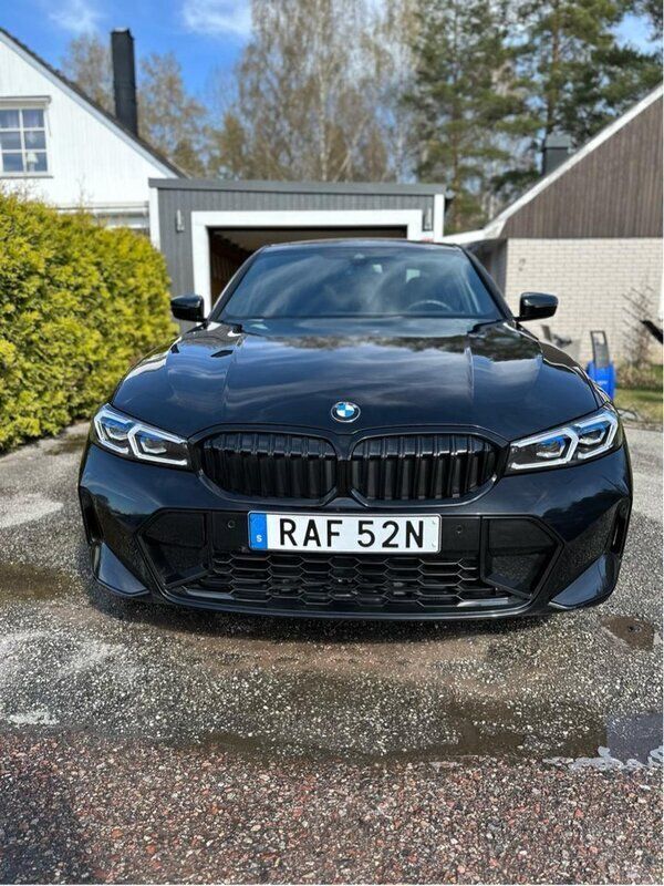 Svart Begagnad 2023 BMW 320 M Sport Sedan | 580 000 kr - Bild 1/4
