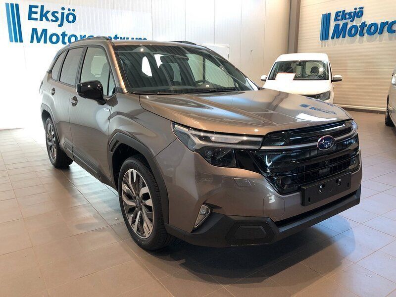 Brun Ny 2024 Subaru Forester SUV | 463 400 kr (Marknadspris) - Bild 1/4