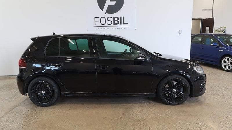 Begagnad VW Golf VI R 271 HK (199 kW) 2011 Svart Halvkombi