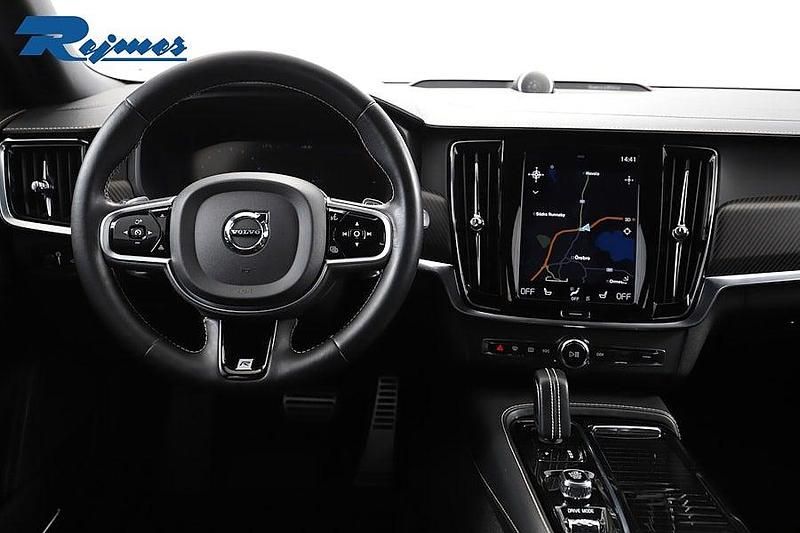 Begagnad Volvo V90 R-Design 303 HK (222 kW) 2019 Grå Kombi