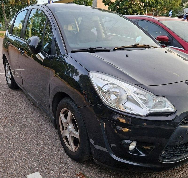 Svart Begagnad 2010 Citroën C3 Halvkombi | 28 000 kr (Marknadspris) - Bild 1/1