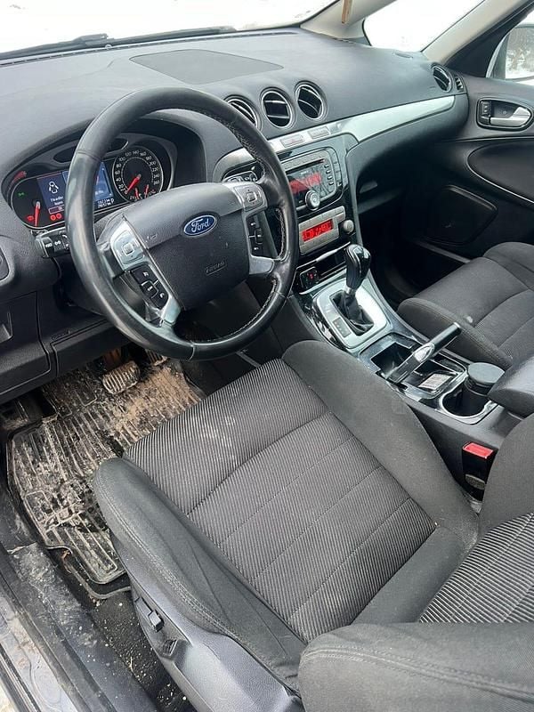 Begagnad Ford S-MAX S 140 HK (102 kW) 2011 Minibuss