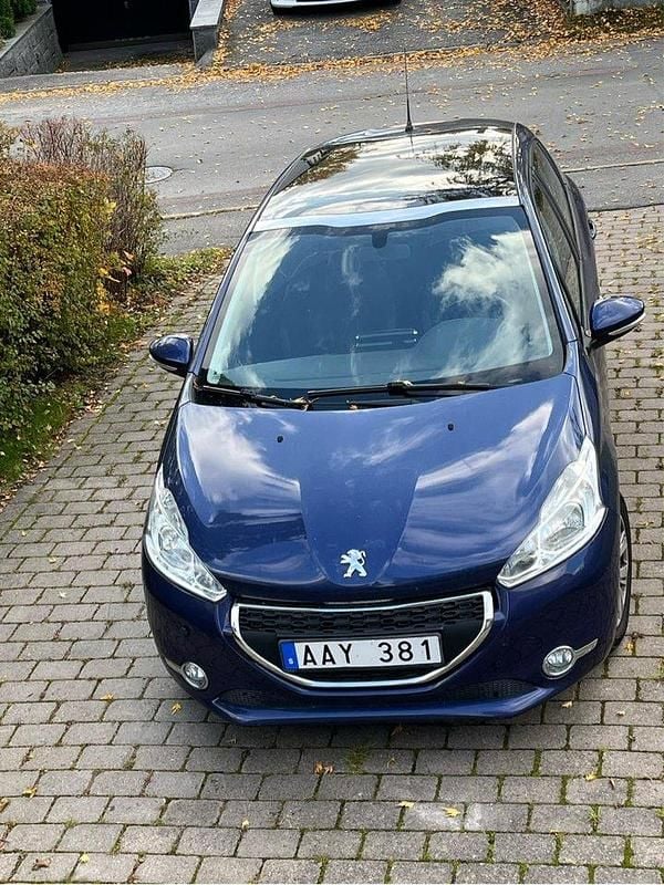 Blå Begagnad 2013 Peugeot 208 Halvkombi | 59 000 kr (Marknadspris) - Bild 1/1