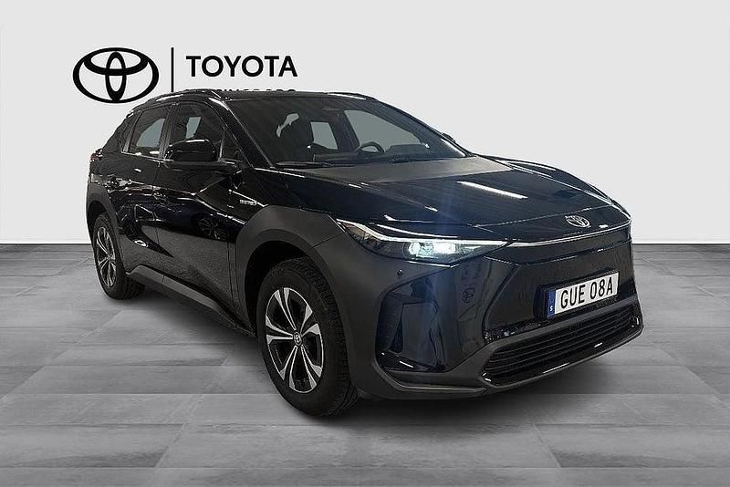 Begagnad Toyota bZ4X Active 164 kW (224 HK) 2023 Svart SUV
