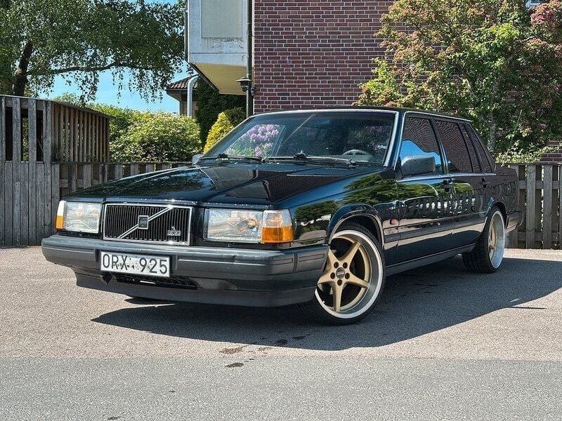 Svart Begagnad 1990 Volvo 740 Sedan | 49 900 kr - Bild 1/4
