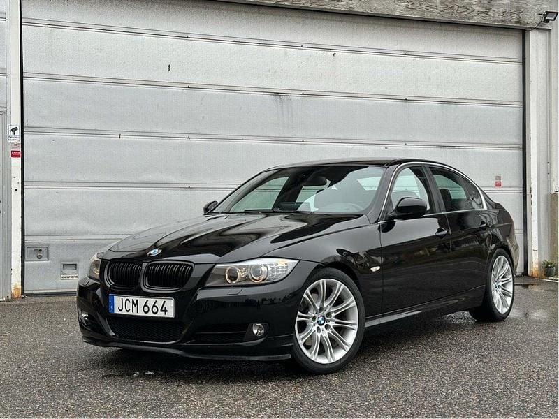 Svart Begagnad 2009 BMW 325 M Sport Sedan | 69 000 kr (Bra pris) - Bild 1/4