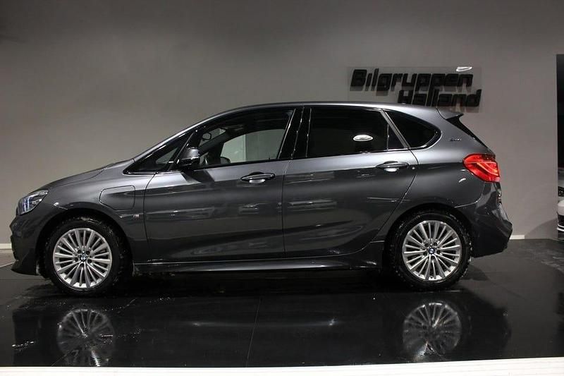 Begagnad BMW 225 Active Tourer M Sport 224 HK (164 kW) 2019 Mineral grå metallic Minibuss
