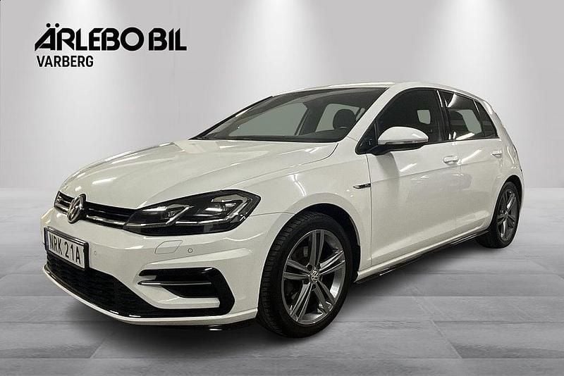 Vit Begagnad 2019 VW Golf VIII R-line Halvkombi | 219 900 kr (Marknadspris) - Bild 1/4