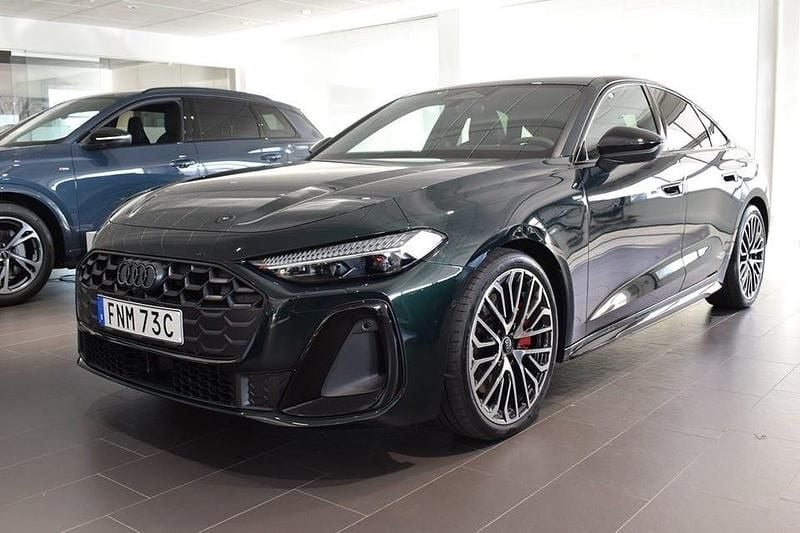 Deep green pearl Begagnad 2025 Audi A5 S-Line Sedan | 759 000 kr - Bild 1/4