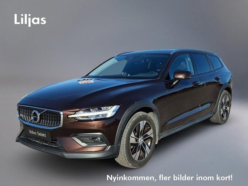 Brun Begagnad 2019 Volvo V60 CC SE Kombi | 319 000 kr (Marknadspris) - Bild 1/3