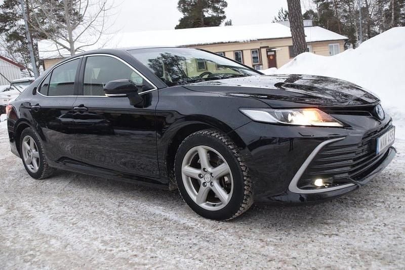 Begagnad Toyota Camry Executive 218 HK (160 kW) 2023 Svart met Sedan