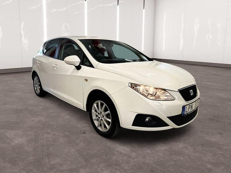 Vit Begagnad 2011 Seat Ibiza Style Halvkombi | 44 900 kr (Marknadspris) - Bild 1/4