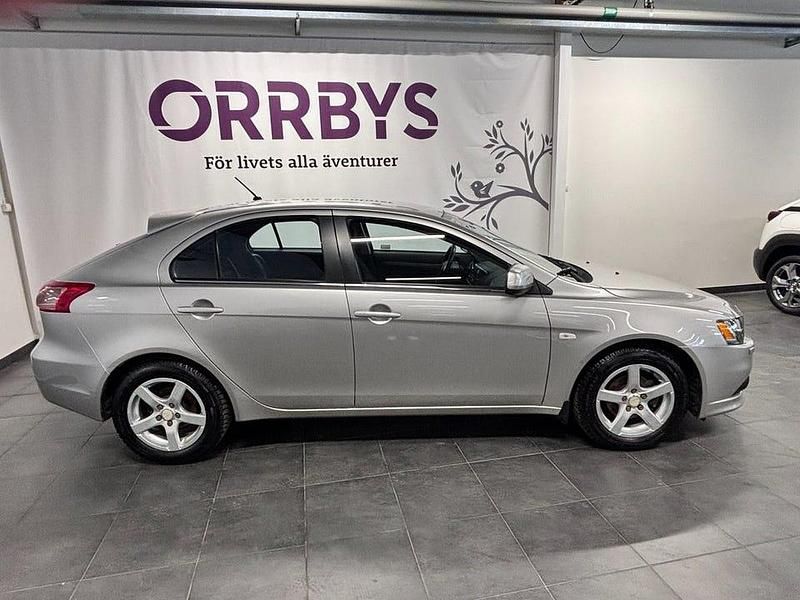 Begagnad Mitsubishi Lancer Sportback Inform 117 HK (86 kW) 2013 Silver Halvkombi