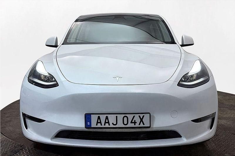 Begagnad Tesla Model Y Long Range AWD 378 kW (514 HK) 2024 Vit SUV