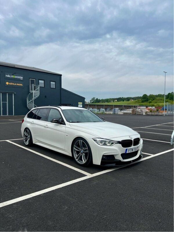 Vit Begagnad 2018 BMW 330 M Sport Kombi | 220 000 kr (Lite dyr) - Bild 1/4