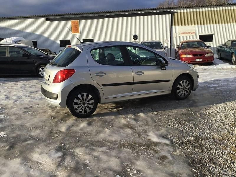 Begagnad Peugeot 207 95 HK (69 kW) 2009 Grå Halvkombi