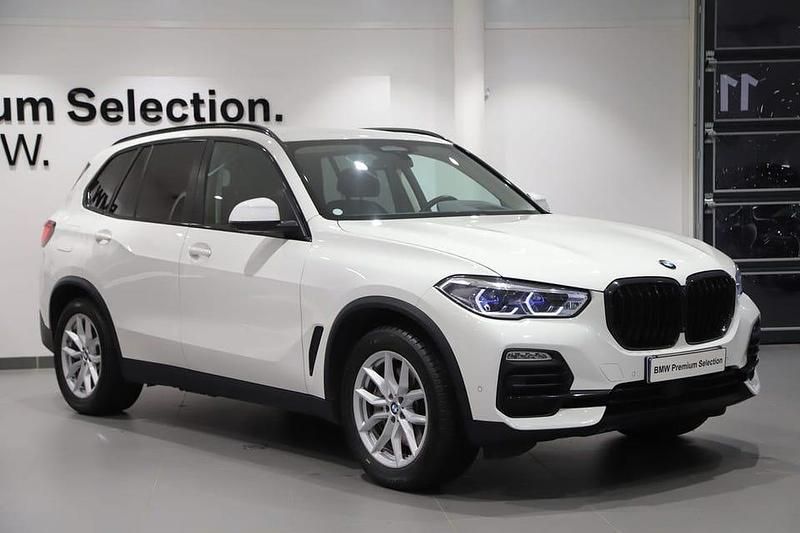 Vit Begagnad 2020 BMW X5 iPerformance SUV | 489 000 kr - Bild 1/2
