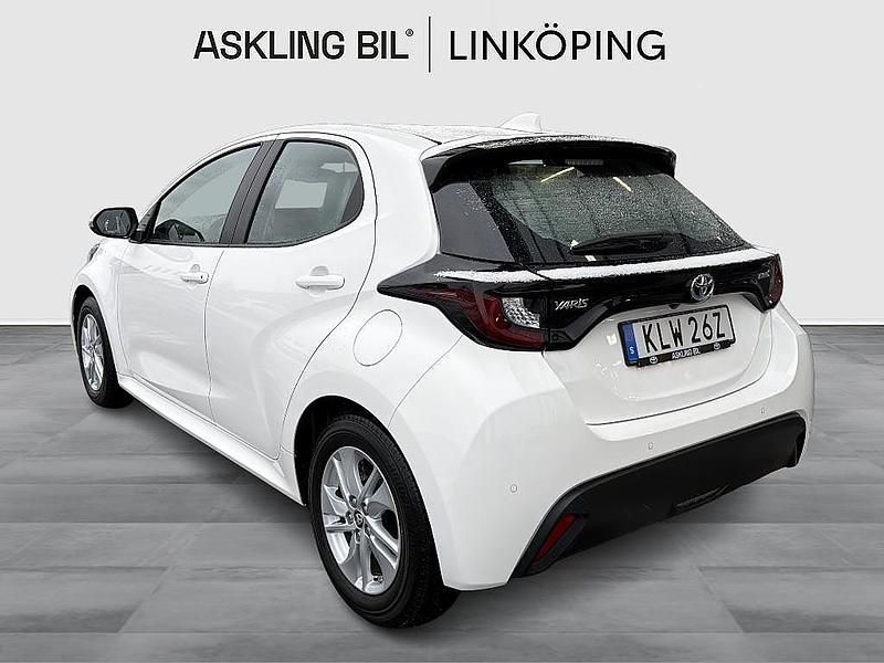 Begagnad Toyota Yaris Hybrid Active 116 HK (85 kW) 2023 Vit Halvkombi