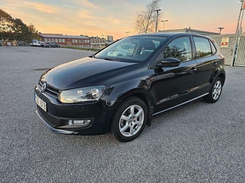 Svart Begagnad 2009 VW Polo Halvkombi | 49 900 kr (Marknadspris) - Bild 1/4