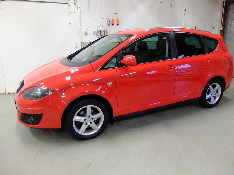 Röd Begagnad 2013 Seat Altea XL Minibuss | 62 000 kr (Lite dyr) - Bild 1/4