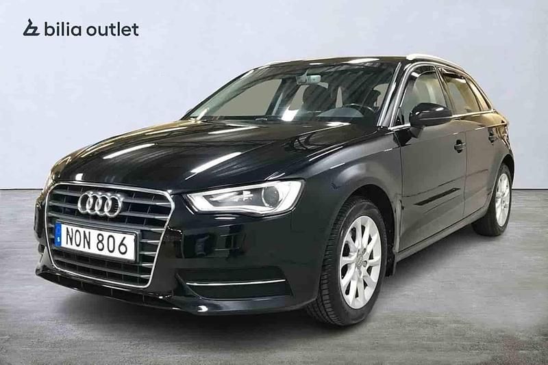 Svart (mytsvart metallic) Begagnad 2015 Audi A3 Sportback Halvkombi | 139 900 kr (Marknadspris) - Bild 1/1