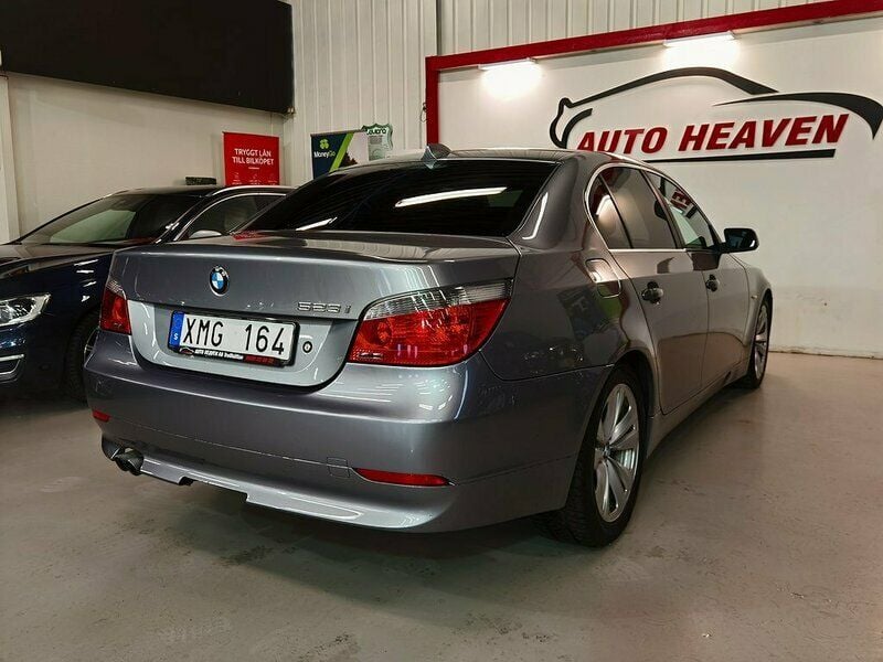 Begagnad BMW 523 177 HK (130 kW) 2006 Ljusgrå Sedan