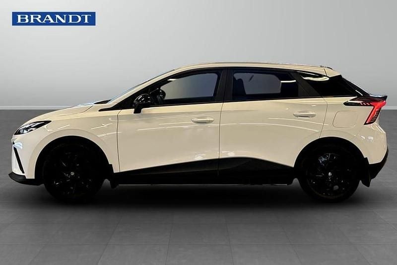 Begagnad MG MG4 EV 125 kW (171 HK) 2023 Vit Halvkombi