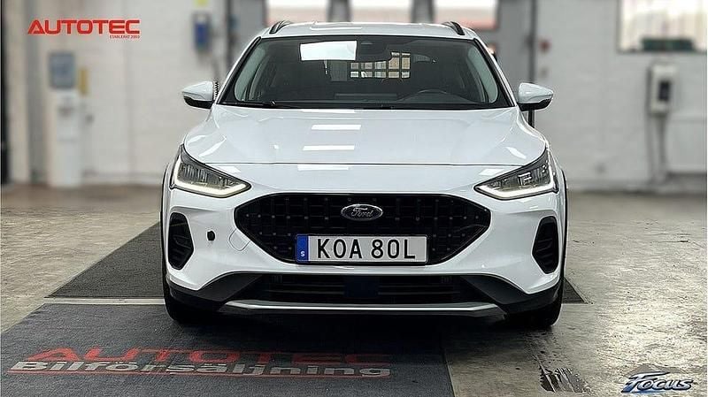 Begagnad Ford Focus Business Edition 125 HK (91 kW) 2023 Vit Halvkombi