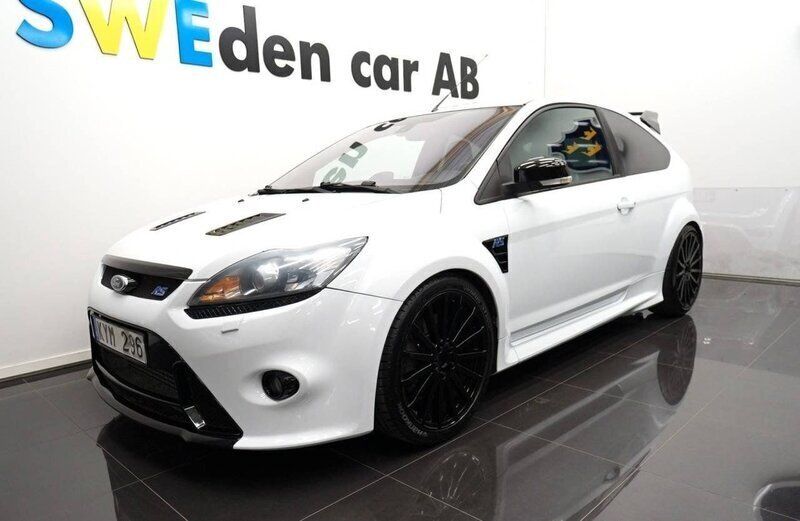 Vit Begagnad 2011 Ford Focus RS Halvkombi | 299 900 kr - Bild 1/4
