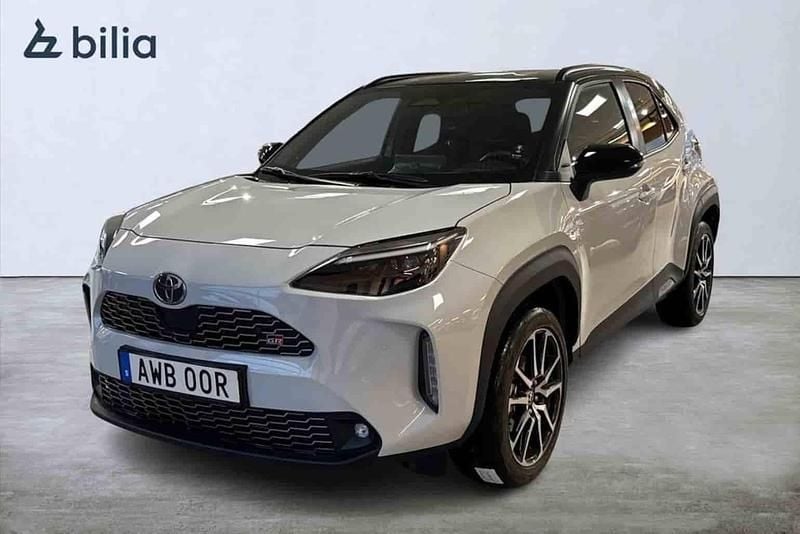 Grå Ny 2025 Toyota Yaris Cross SUV | 384 900 kr - Bild 1/1