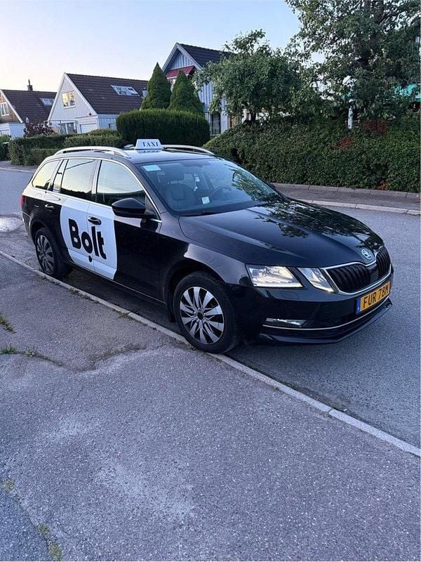 Svart Begagnad 2019 Skoda Octavia Style Kombi | 125 000 kr (Superpris) - Bild 1/4