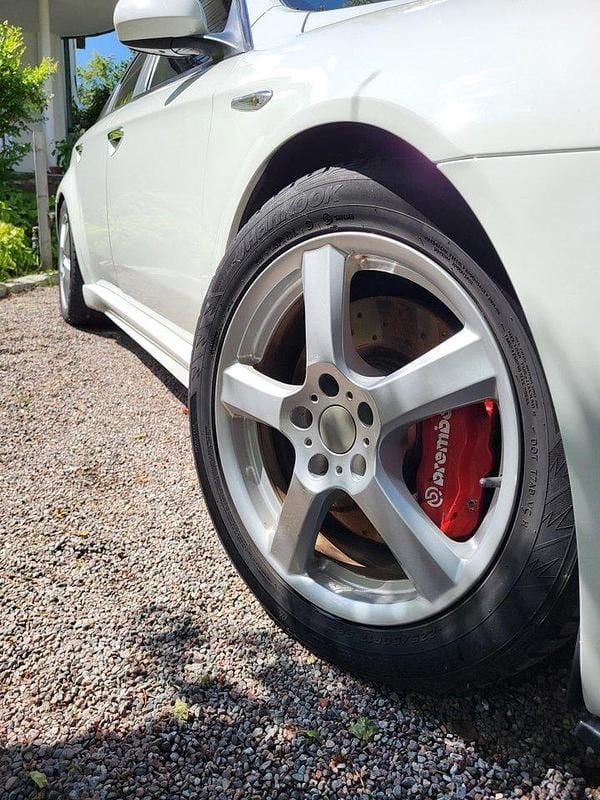 Vit Begagnad 2011 Alfa Romeo 159 Kombi | 65 000 kr (Lite dyr) - Bild 1/4