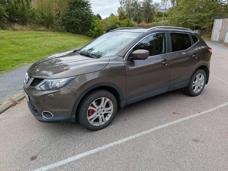 Brun Begagnad 2016 Nissan Qashqai SUV | 98 000 kr (Bra pris) - Bild 1/4
