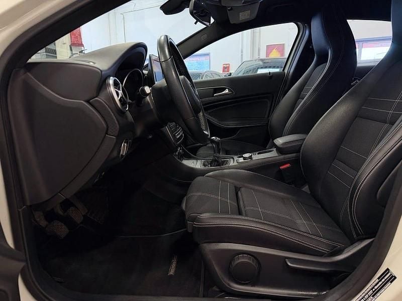 Begagnad Mercedes A180 122 HK (89 kW) 2016 Vit Halvkombi