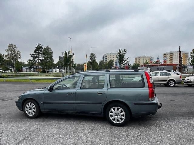 Grön Begagnad 2002 Volvo V70 Kombi | 22 900 kr (Marknadspris) - Bild 1/4