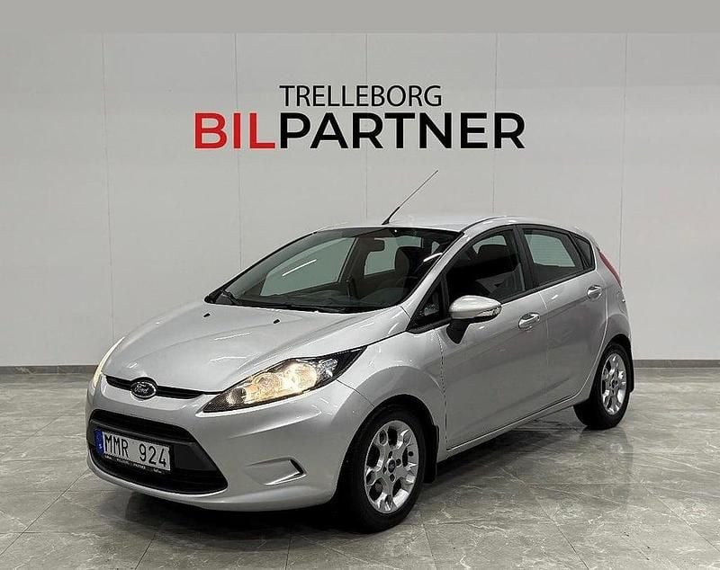 Begagnad Ford Fiesta Trend 71 HK (52 kW) 2012 Ljusgrå Halvkombi