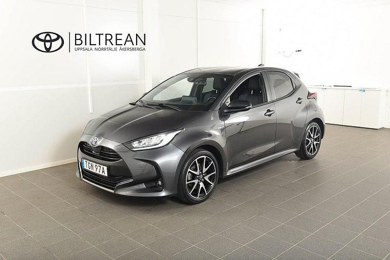 Mörkgrå Begagnad 2020 Toyota Yaris Hybrid Style Halvkombi | 204 900 kr (Lite dyr) - Bild 1/4