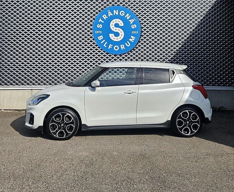 Vit Begagnad 2020 Suzuki Swift Sport Halvkombi | 189 000 kr (Marknadspris) - Bild 1/4